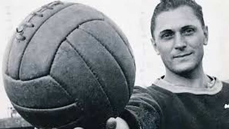 How many goals does Josef Bican have? The forgotten record that shocks football fans - Ảnh 1