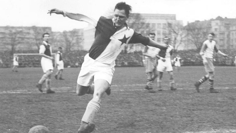 How many goals does Josef Bican have? The forgotten record that shocks football fans - Ảnh 2