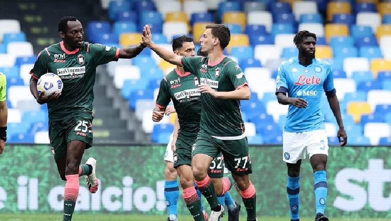 Football teams that play in green that shocked the world - Ảnh 1