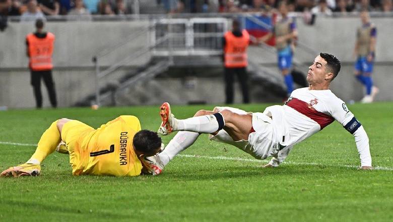 A fan's guide: What does suspended mean in football competitions? - Ảnh 2