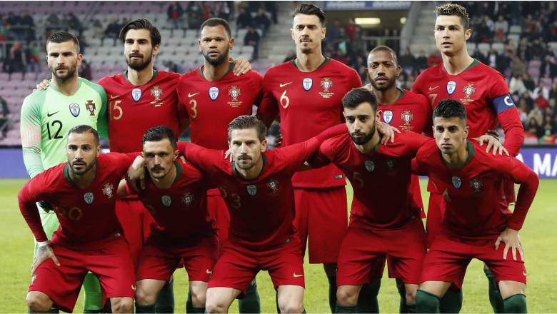 Navigating style: The full Portugal football kit history - Ảnh 3