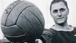 How many goals does Josef Bican have? The forgotten record that shocks football fans 